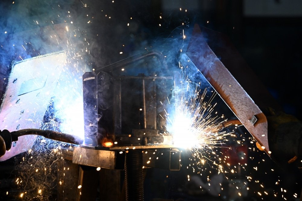 Two,Welders,Welding,At,The,Same,Time